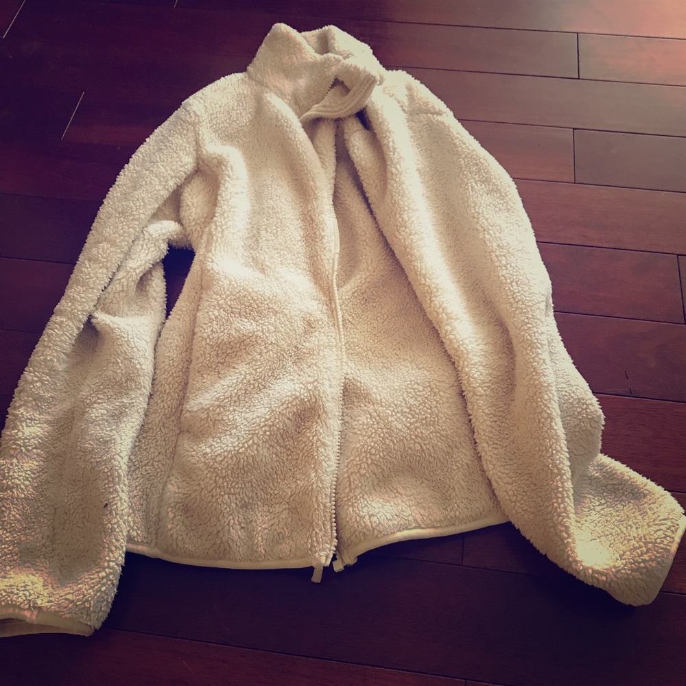 Uniqlo fuzzy cream zip up